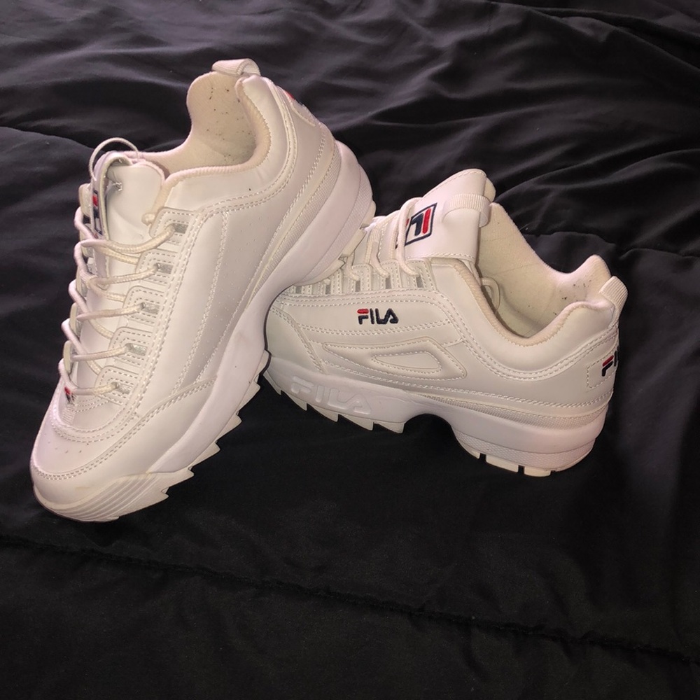 Size 6 1/2 Women's Disruptor 2 Premium Fila’s